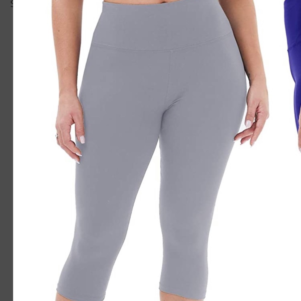 Cropped grey leggings